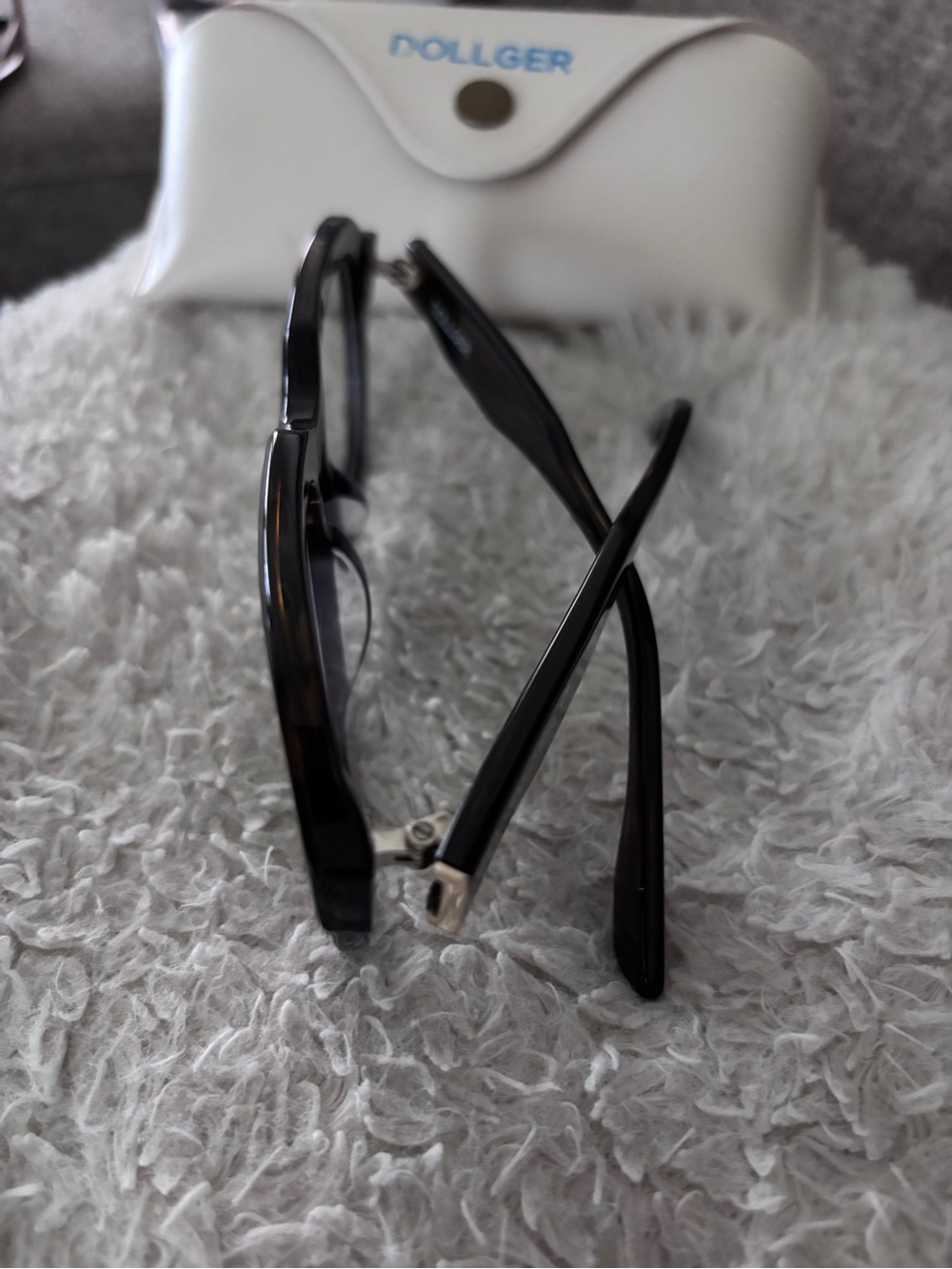 Dollger Round Black Tortoiseshell Eyeglasses with White Case - Picture 4 of 6